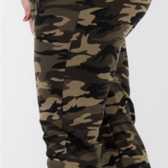 Plus size Camo print joggers - Picture 3 of 11
